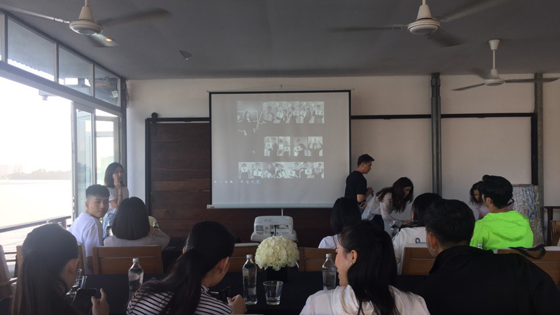 Cho thue may chieu bang flipchart - The Deck Saigon quận 2 (1)