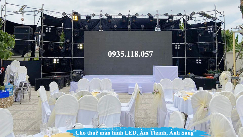 cho thue man hinh led trang bom