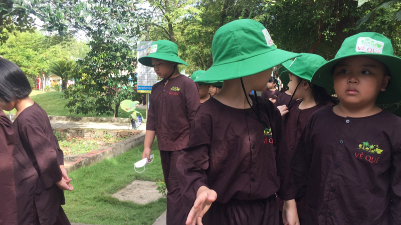 cho thue may chieu o khu sinh thai giao duc ve que tai bau tram cu chi hcm (11)