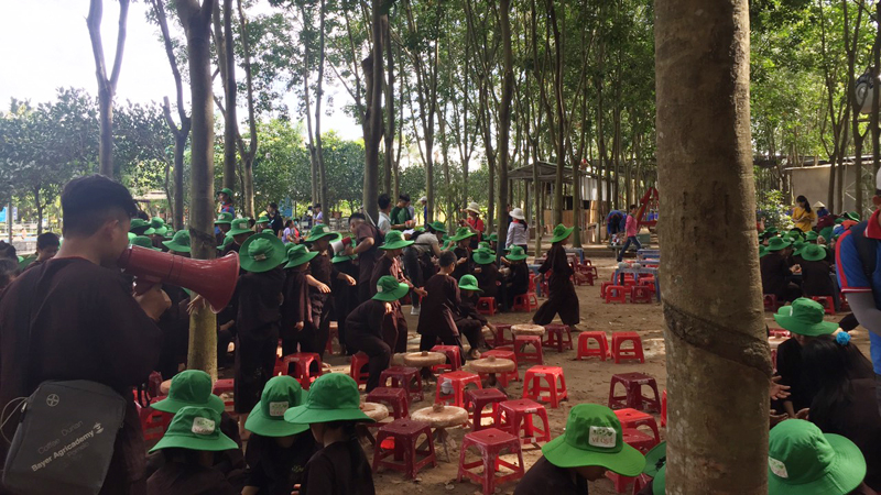 cho thue may chieu o khu sinh thai giao duc ve que tai bau tram cu chi hcm (5)