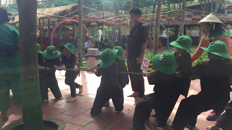 cho thue may chieu o khu sinh thai giao duc ve que tai bau tram cu chi hcm (7)
