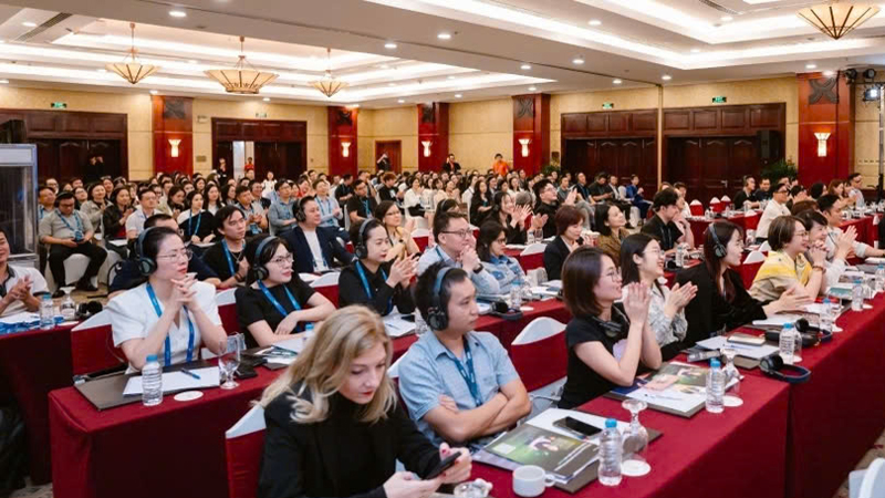 cho-thue-am-thanh-hoi-nghi-hoi-thao-chuyen-nghiep-kem-tai-nghe-phien-dich (2)
