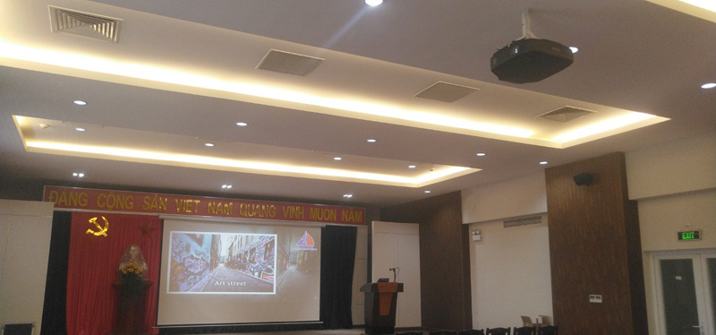 cung-cap-lap-dat-may-chieu-hoi-truong-lon-tai-co-quan-nha-nuoc-quan-12-hcm (4)