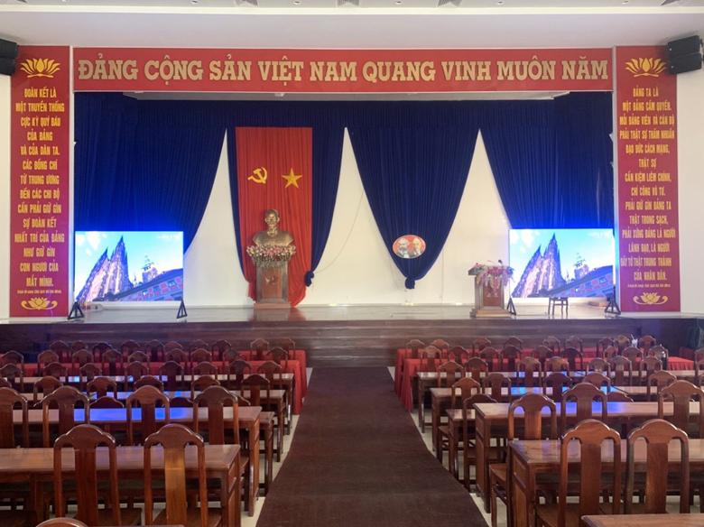 lap dat man hinh led hoi truong (6)