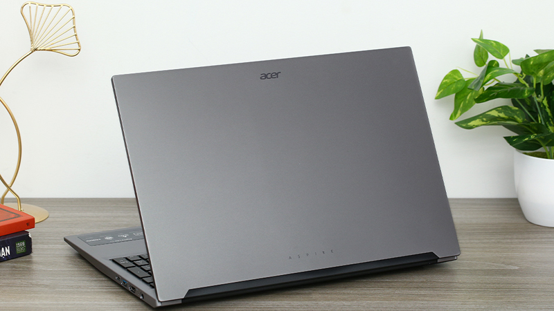 su-dung-laptop-dung-cach-de-pin-va-may-ben-lau (1)