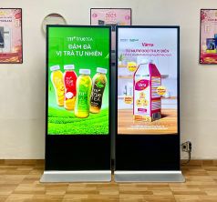 Standee điện tử 65inch hiển thị